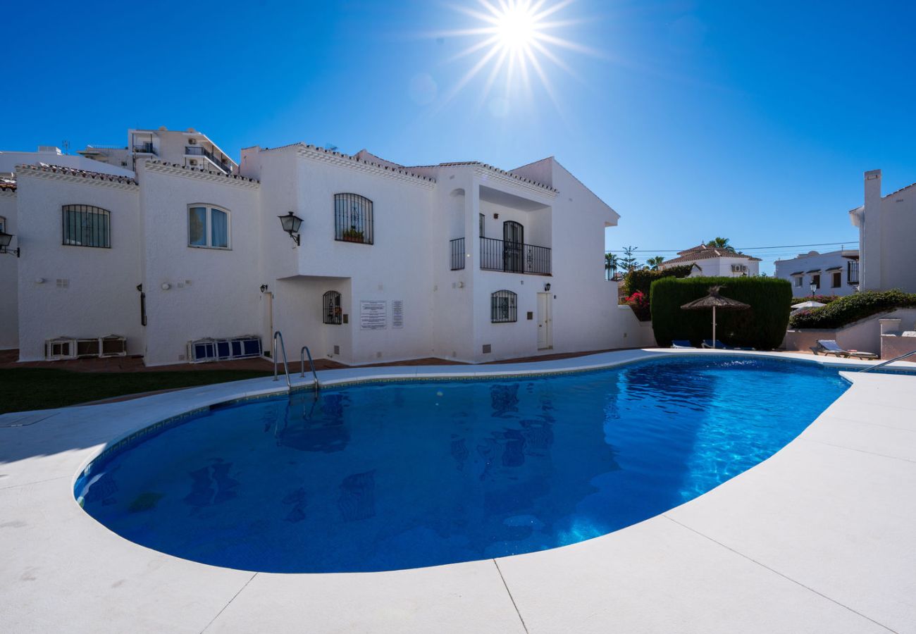 Gemeenschappelijk zwembad voor gasten in Los Pinos Nerja.