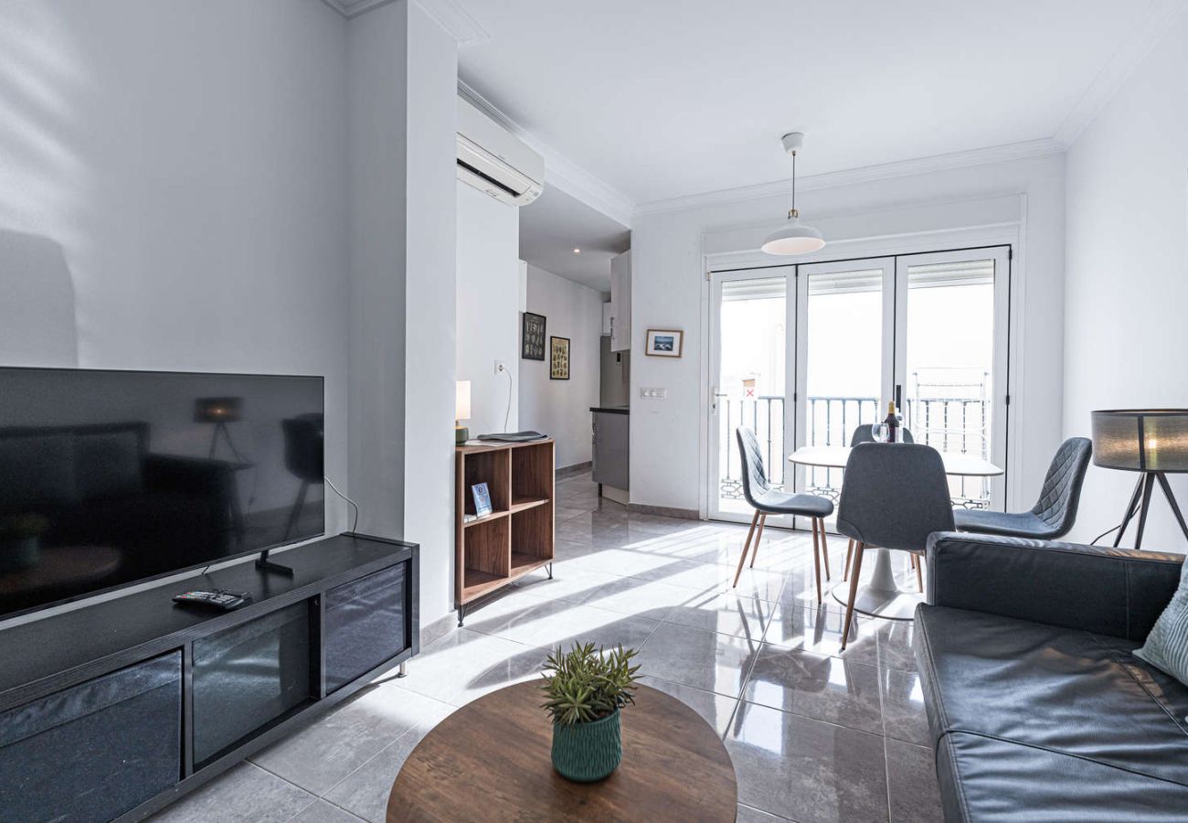 Torrecilla-strand in Nerja op slechts 100 meter van de accommodatie.