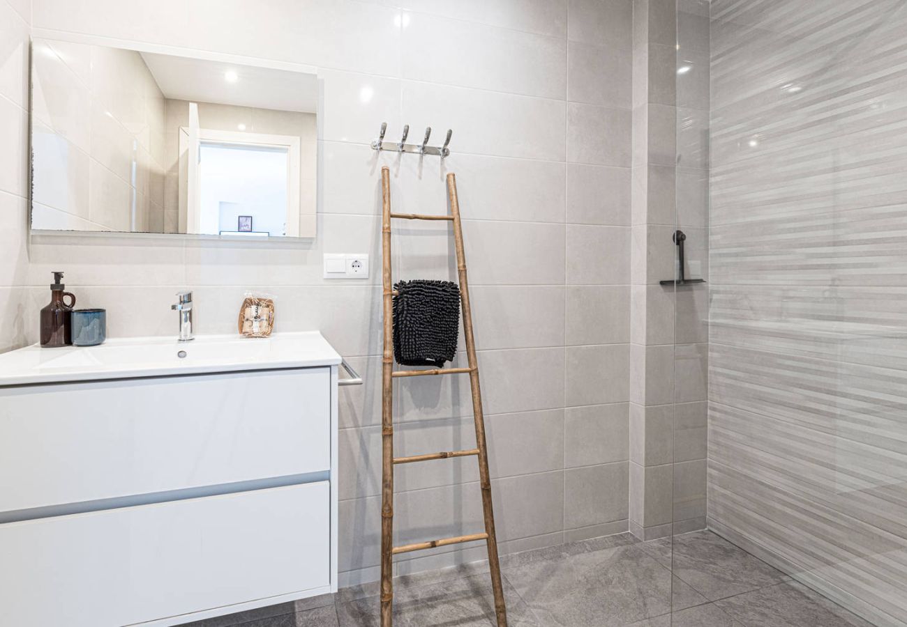 Complete en moderne badkamer in Acapulco Playa 302