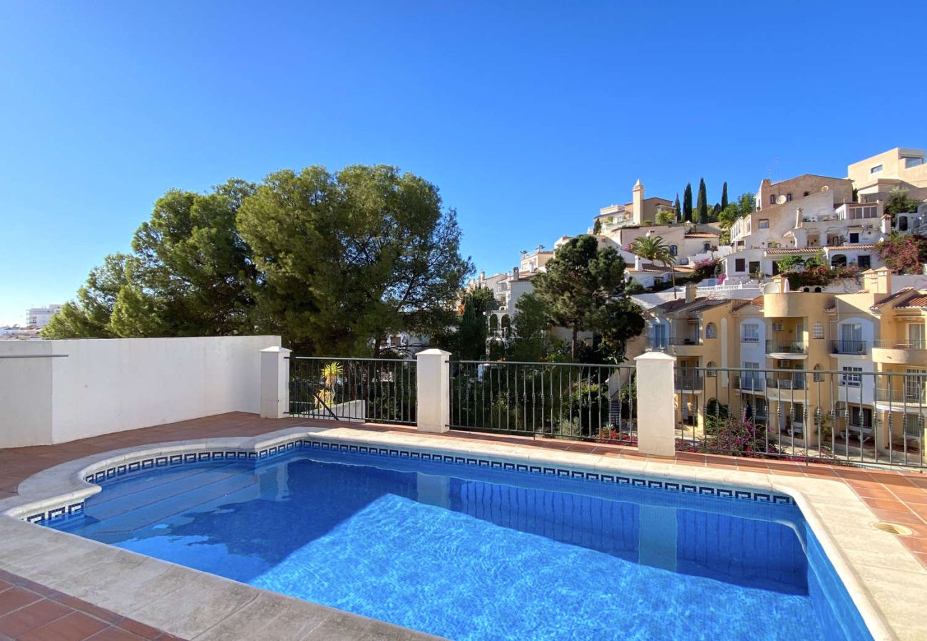 Villa Lucena in Nerja met privézwembad vlakbij het strand Burriana.