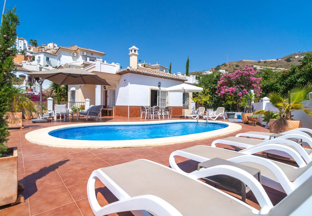 Villa in Torrox Costa - Villa Calidum: Vakantiehuis met Privézwembad in Nerja