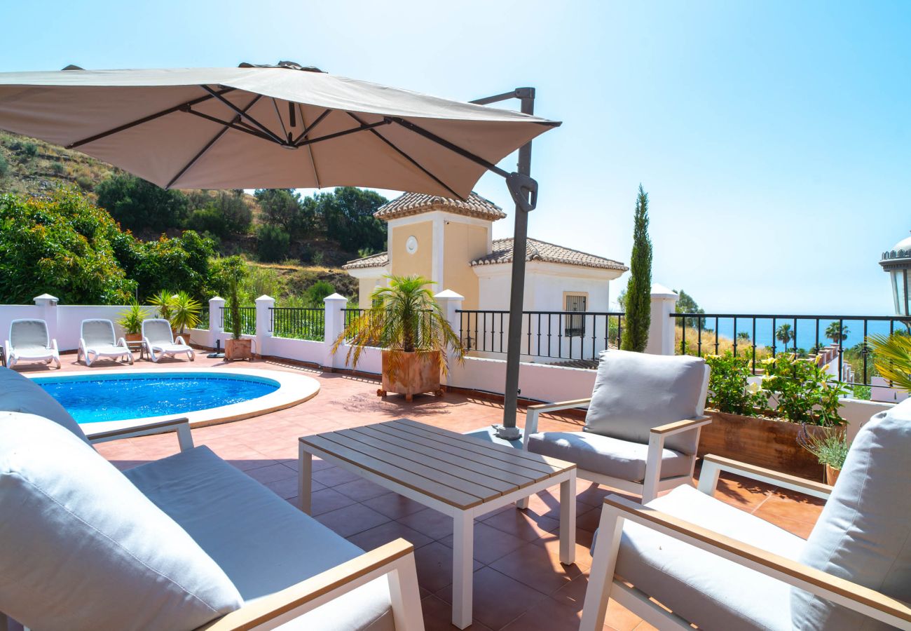Villa in Torrox Costa - Villa Calidum: Vakantiehuis met Privézwembad in Nerja