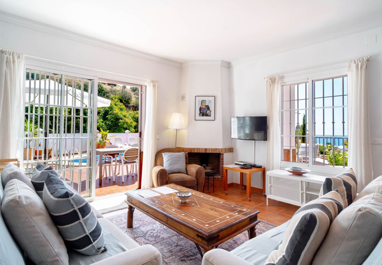 Villa in Torrox Costa - Villa Calidum: Vakantiehuis met Privézwembad in Nerja