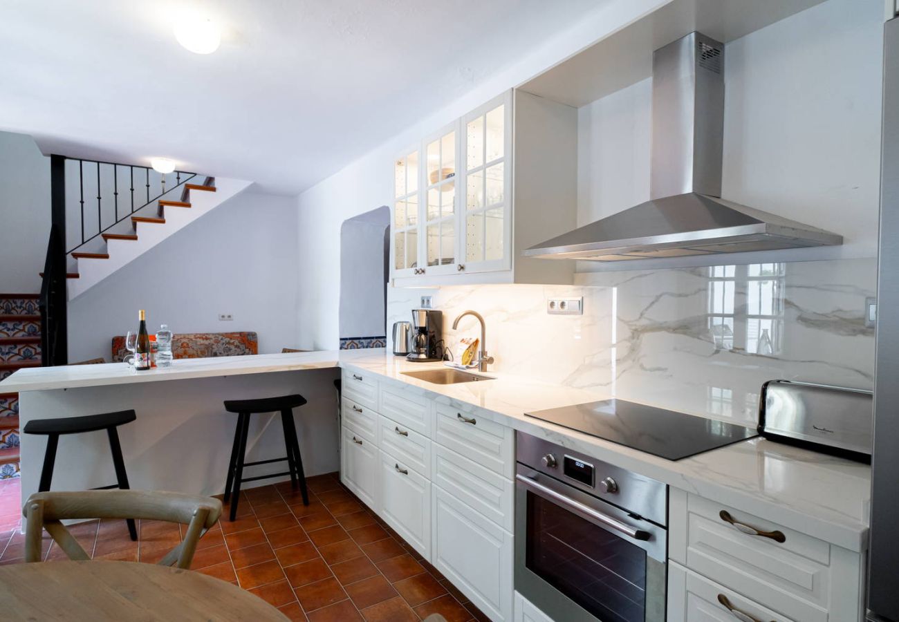 Volledig uitgeruste designkeuken in vakantiehuis Villa Lorca.