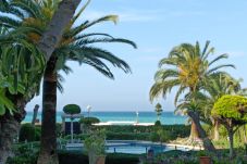 Appartement in Nerja - Stella Maris Nerja Beachfront... Vistas panorámicas al mar Mediterráneo y piscina desde la terraza privada en Stella Maris Nerja