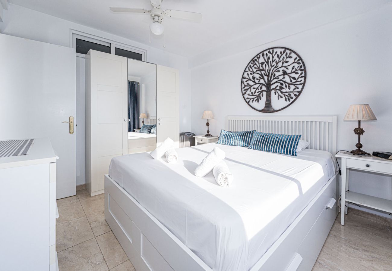 Hoofdslaapkamer met tweepersoonsbed