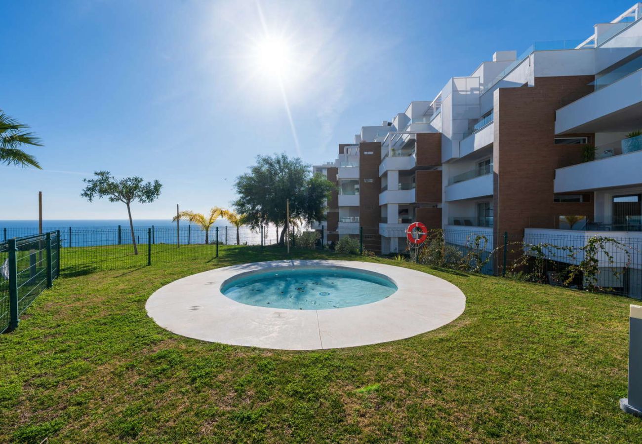 Appartement in Torrox Costa - Isea Calaceite 1111: Luxe Appartement met Zeezicht en Zwembad