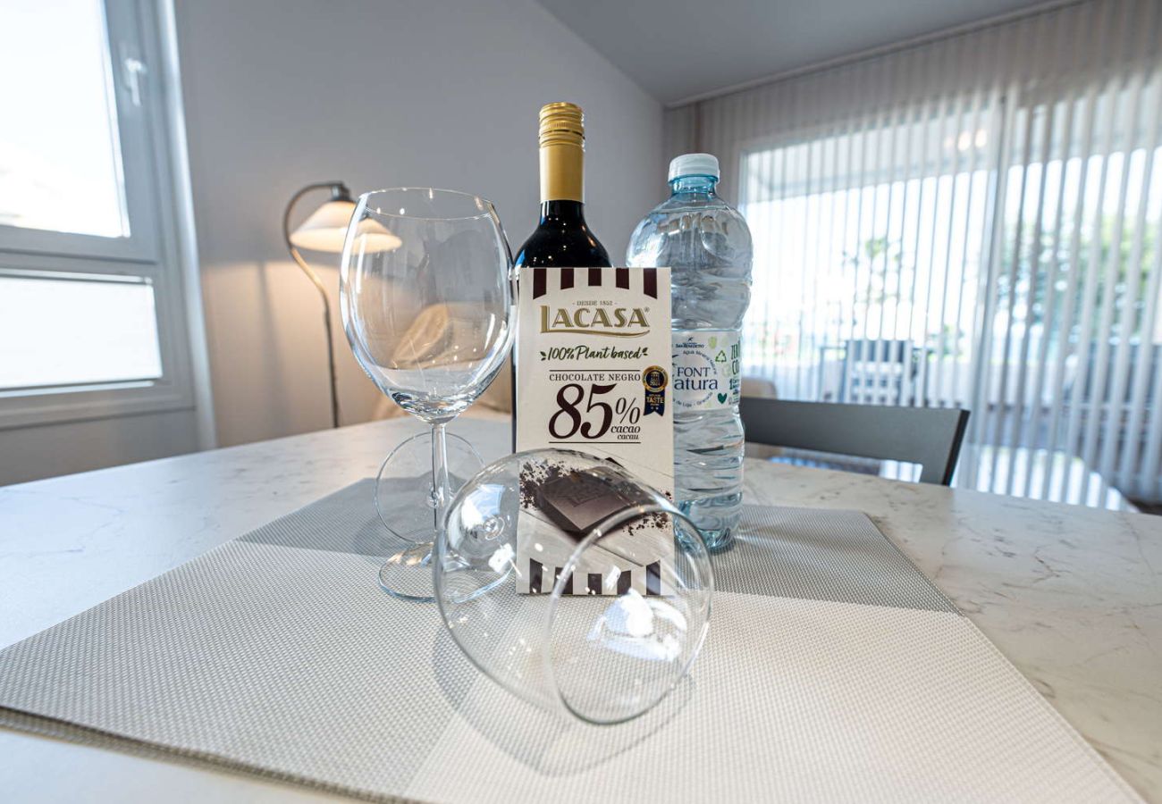 Appartement in Torrox Costa - Isea Calaceite 1111: Luxe Appartement met Zeezicht en Zwembad