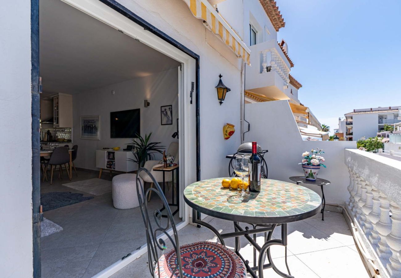 Balkon met uitzicht op zee in de urbanisatie La Hacienda, Nerja.