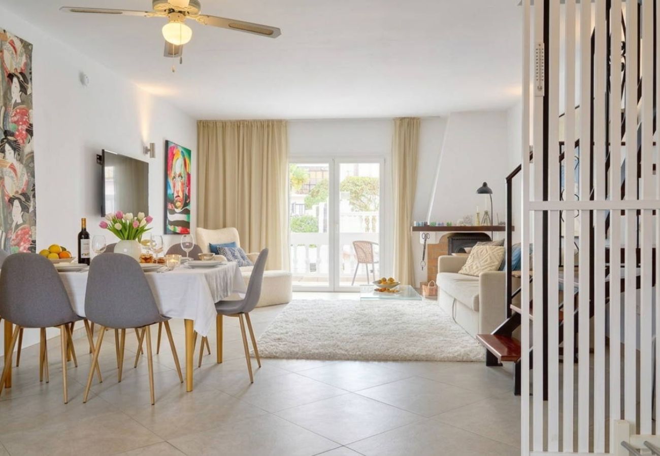 Rijhuis in Nerja - Casa Lavanda – Vakantiehuis in Nerja met uitzicht op zee en zwembad