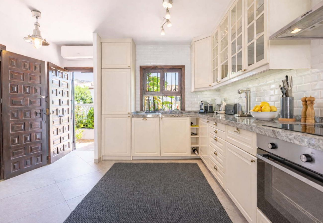 Rijhuis in Nerja - Casa Lavanda – Vakantiehuis in Nerja met uitzicht op zee en zwembad