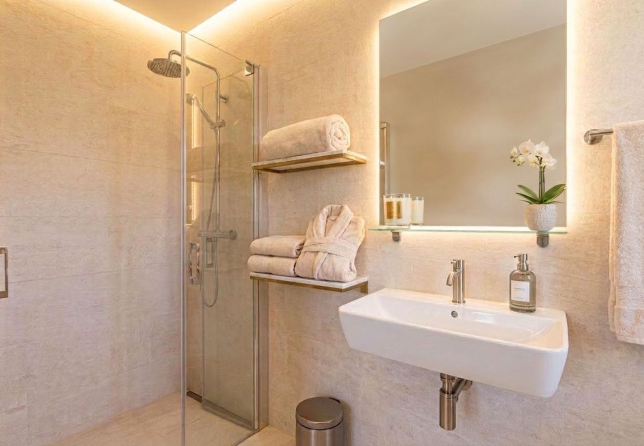 Rijhuis in Nerja - Casa Lavanda – Vakantiehuis in Nerja met uitzicht op zee en zwembad