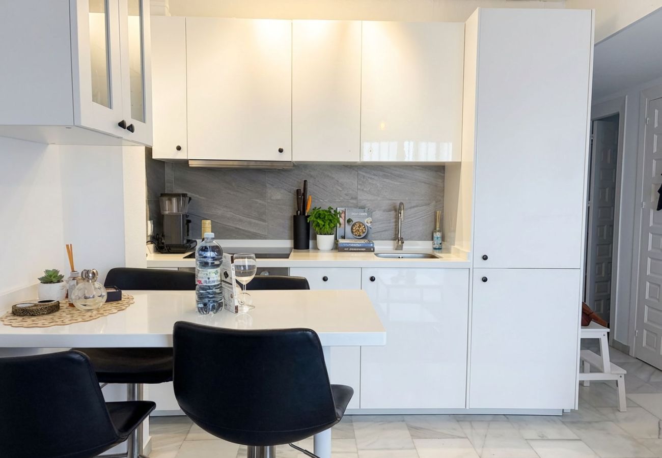 Appartement in Nerja - Casa Monica Appartement in Verano Azul: Zeezicht en Solarium op het dak