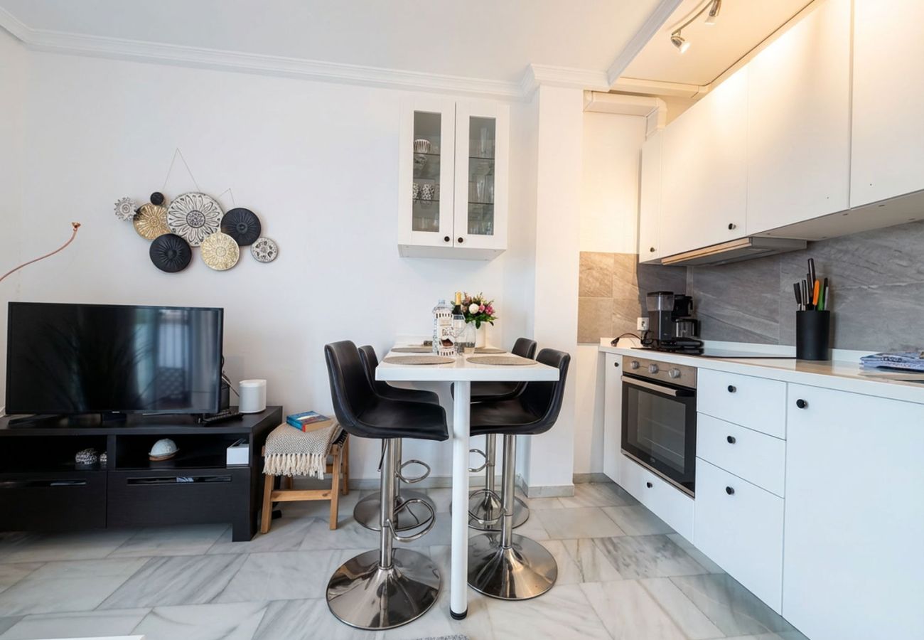 Appartement in Nerja - Casa Monica Appartement in Verano Azul: Zeezicht en Solarium op het dak