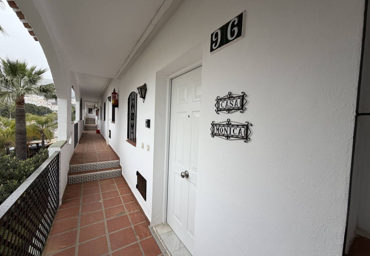 Appartement in Nerja - Casa Monica Appartement in Verano Azul: Zeezicht en Solarium op het dak