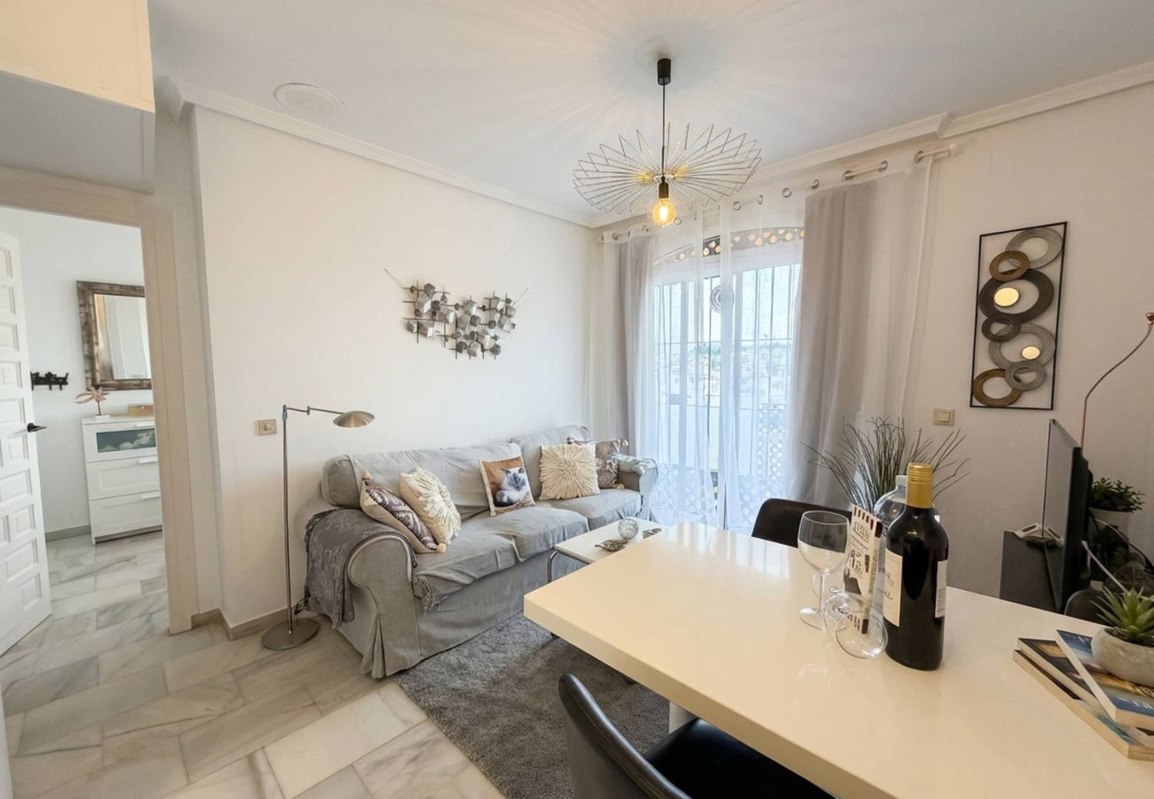 Appartement in Nerja - Casa Monica Appartement in Verano Azul: Zeezicht en Solarium op het dak