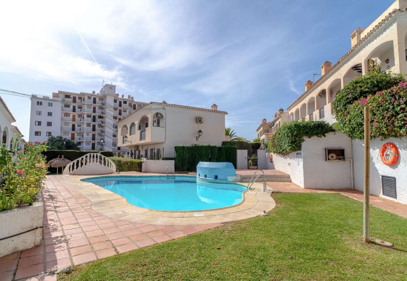 Appartement in Nerja - Casa Monica Appartement in Verano Azul: Zeezicht en Solarium op het dak