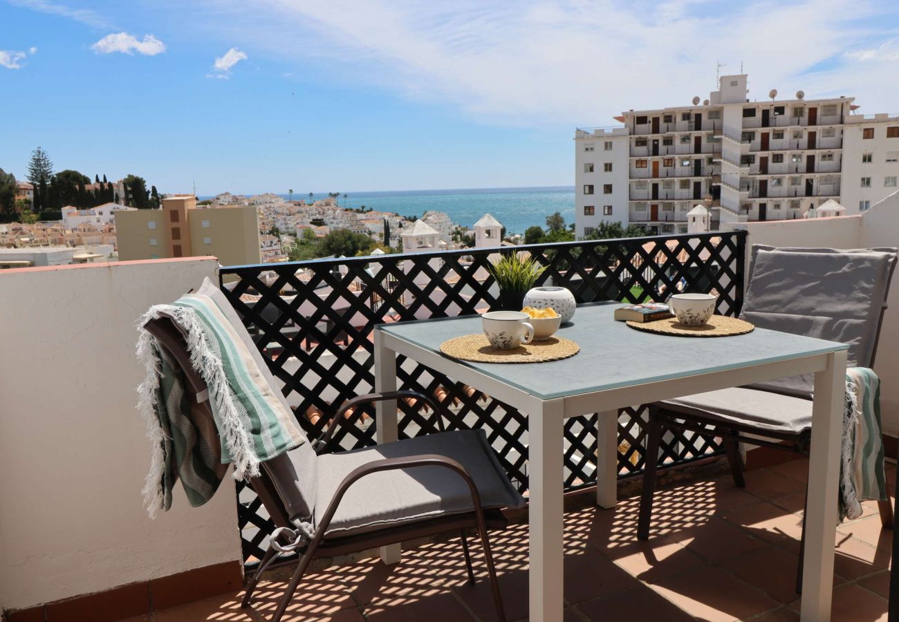 Appartement in Nerja - Casa Monica Appartement in Verano Azul: Zeezicht en Solarium op het dak