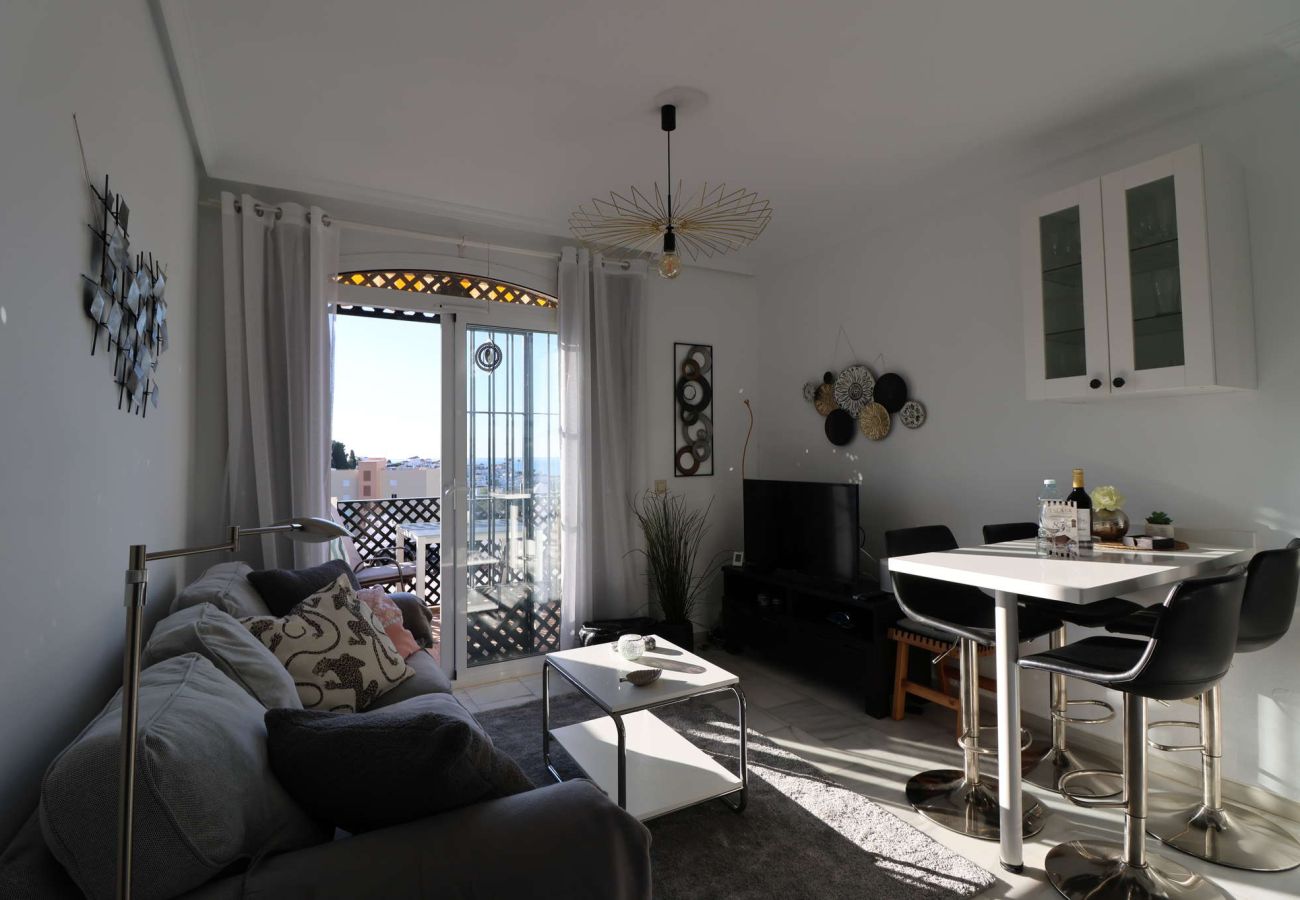 Appartement in Nerja - Casa Monica Appartement in Verano Azul: Zeezicht en Solarium op het dak