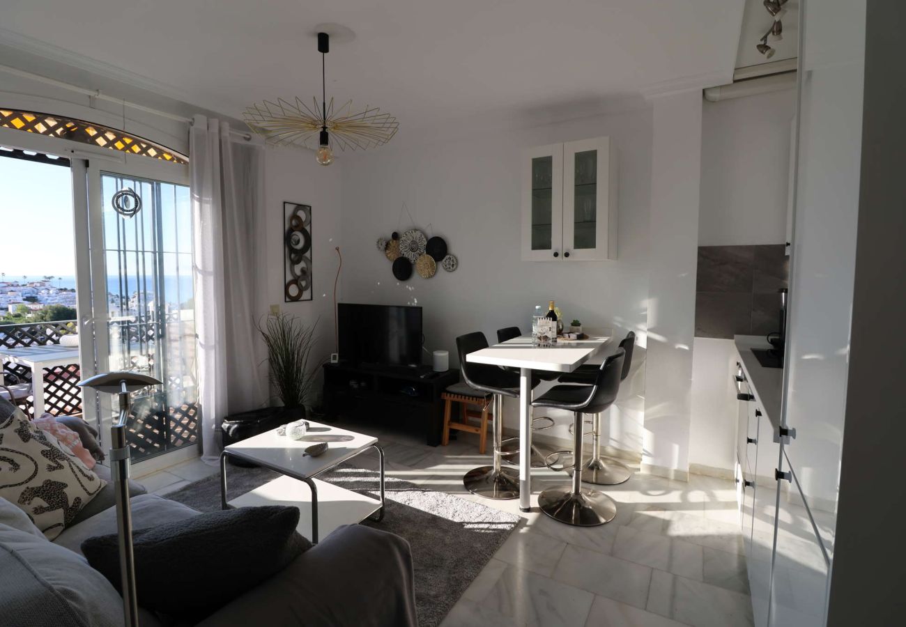 Appartement in Nerja - Casa Monica Appartement in Verano Azul: Zeezicht en Solarium op het dak