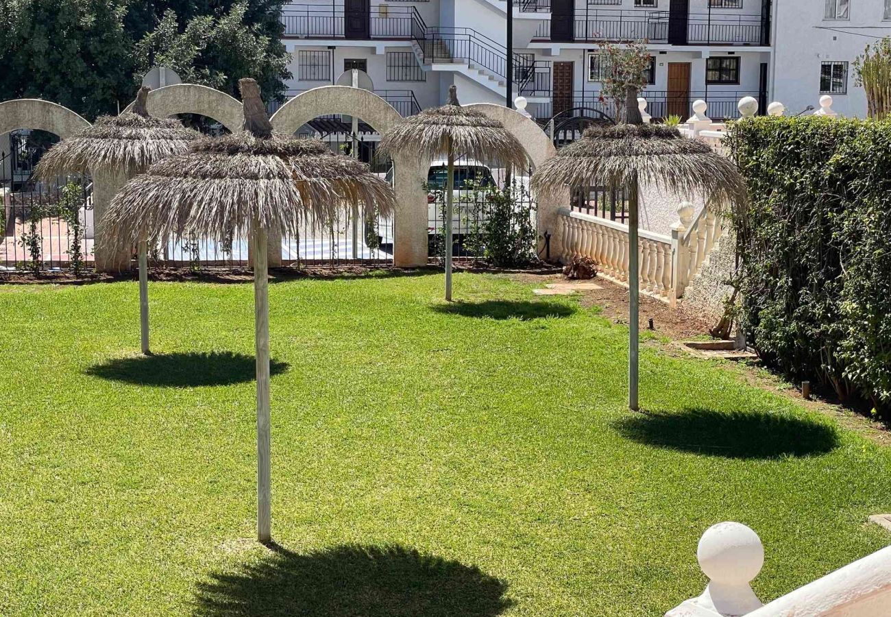 Appartement in Nerja - Casa Monica Appartement in Verano Azul: Zeezicht en Solarium op het dak