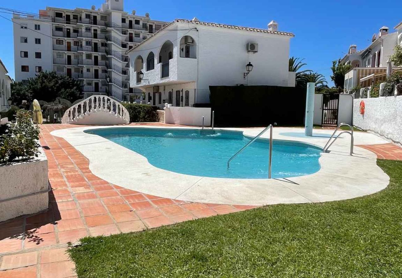 Appartement in Nerja - Casa Monica Appartement in Verano Azul: Zeezicht en Solarium op het dak