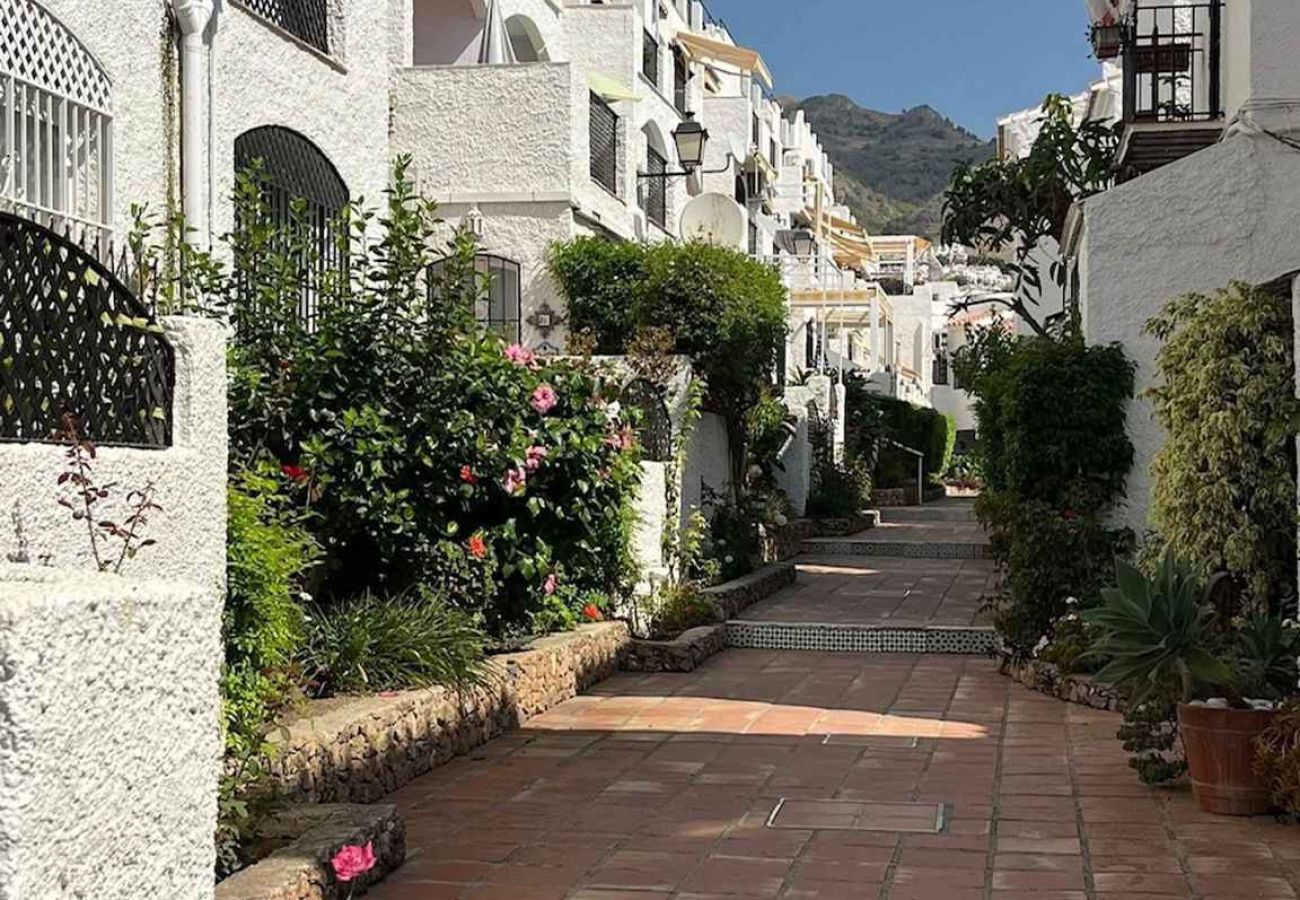 Appartement in Nerja - Casa Monica Appartement in Verano Azul: Zeezicht en Solarium op het dak