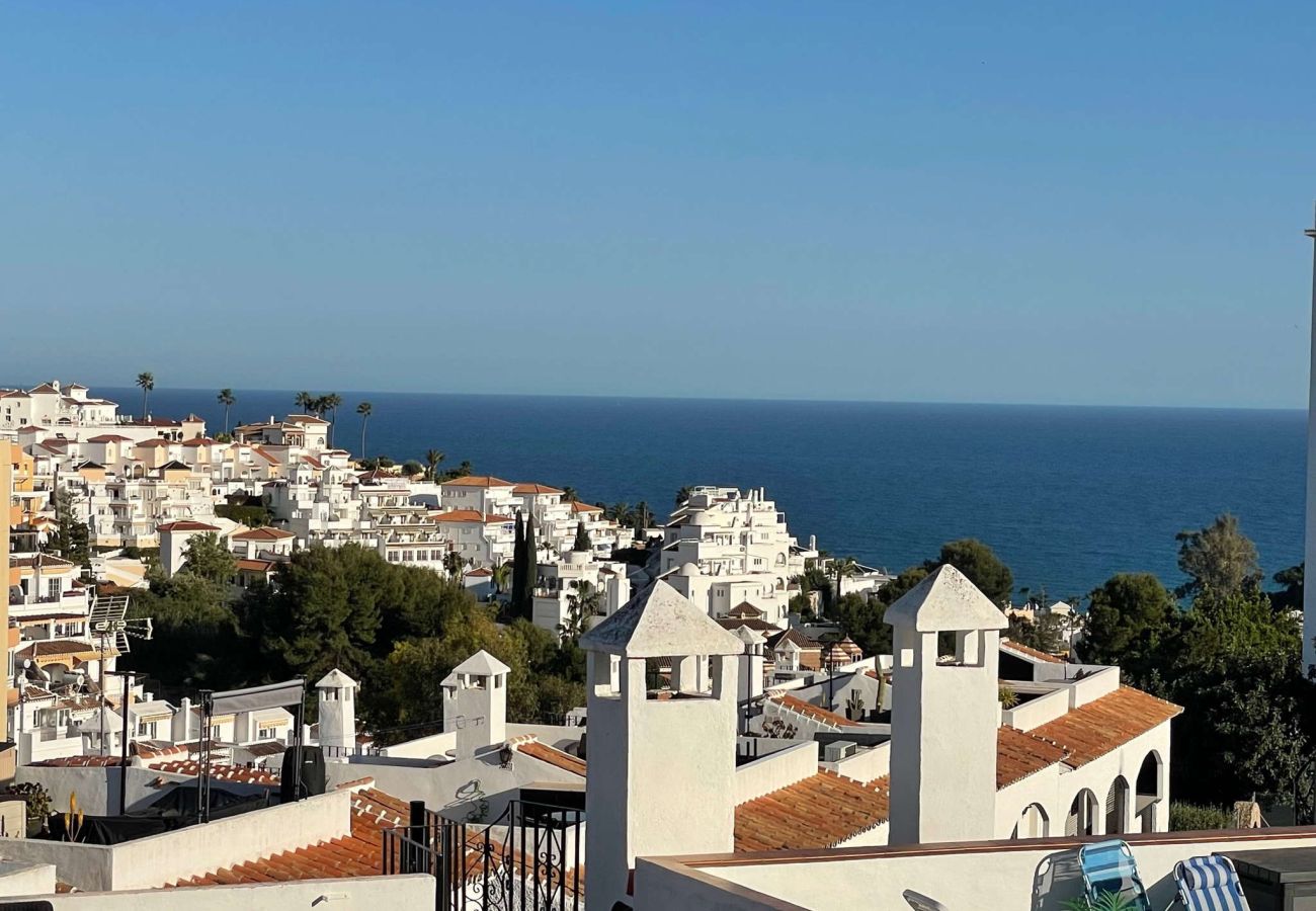Appartement in Nerja - Casa Monica Appartement in Verano Azul: Zeezicht en Solarium op het dak