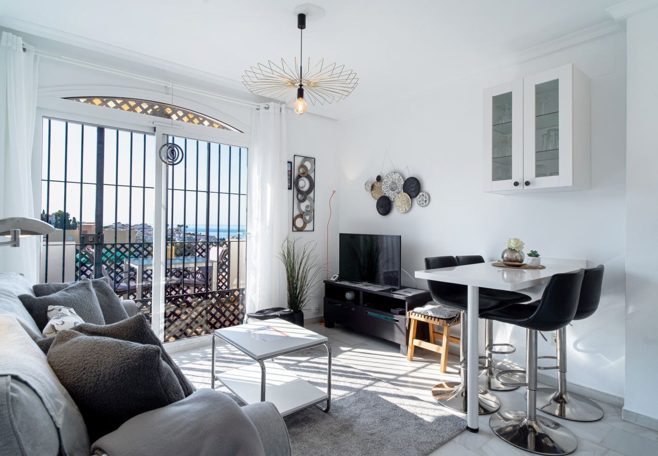 Appartement in Nerja - Casa Monica Appartement in Verano Azul: Zeezicht en Solarium op het dak
