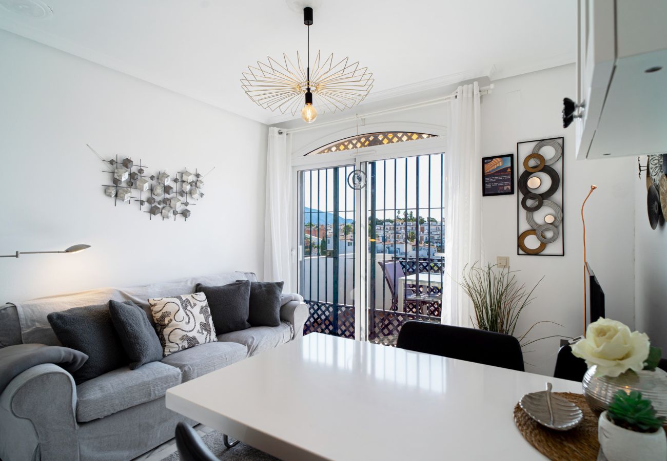 Appartement in Nerja - Casa Monica Appartement in Verano Azul: Zeezicht en Solarium op het dak