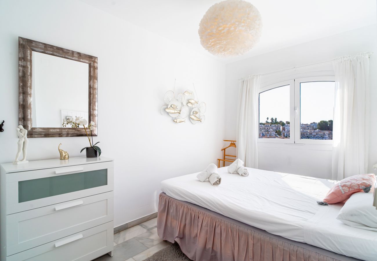 Appartement in Nerja - Casa Monica Appartement in Verano Azul: Zeezicht en Solarium op het dak