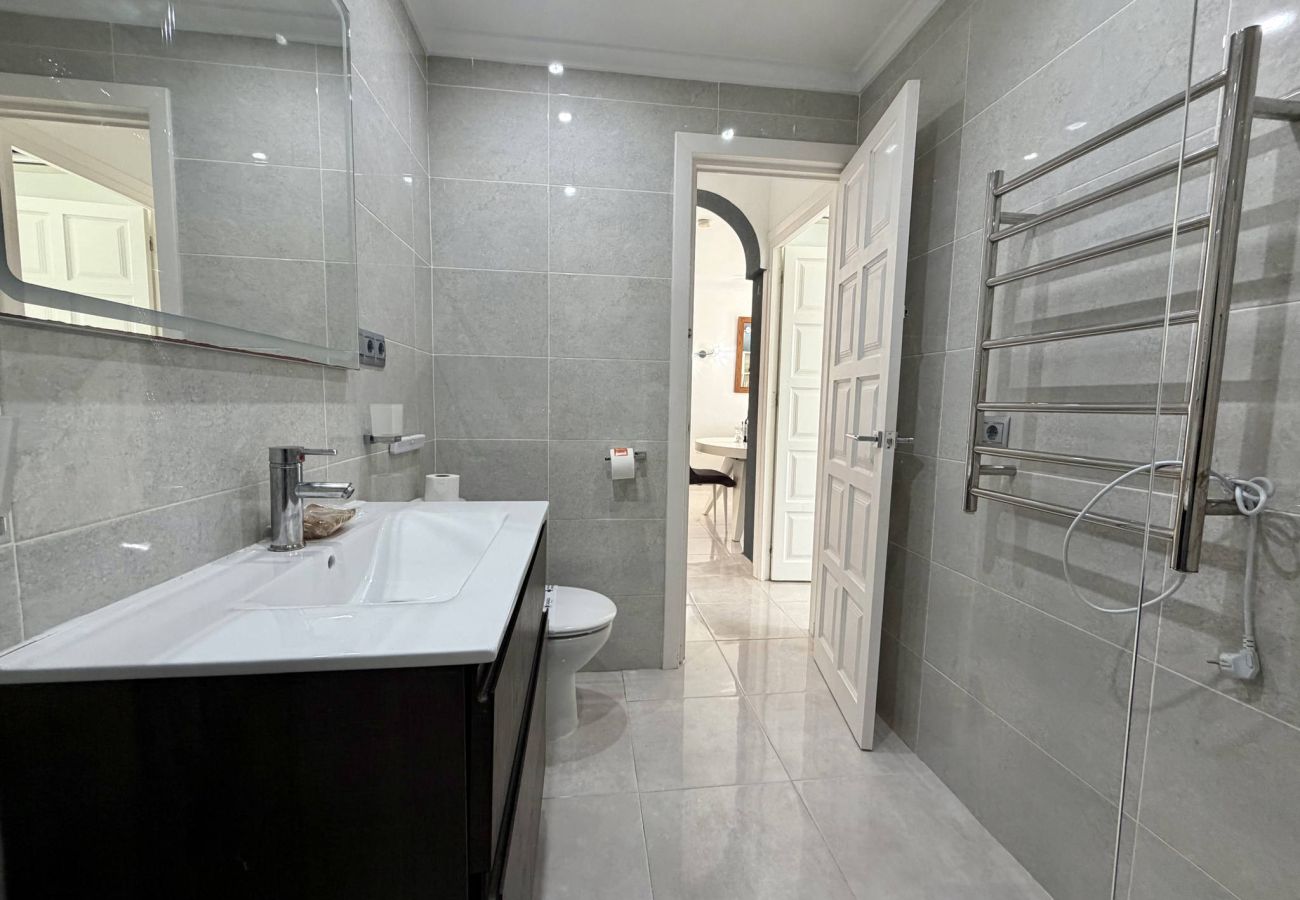 Appartement in Nerja - Appartement Tropicana 6C in Nerja met Zeezicht