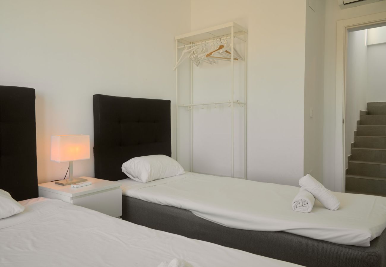 Appartement in Nerja - Penthouse Balcón del Mar D4: 3 Terrassen & Verwarmd Zwembad