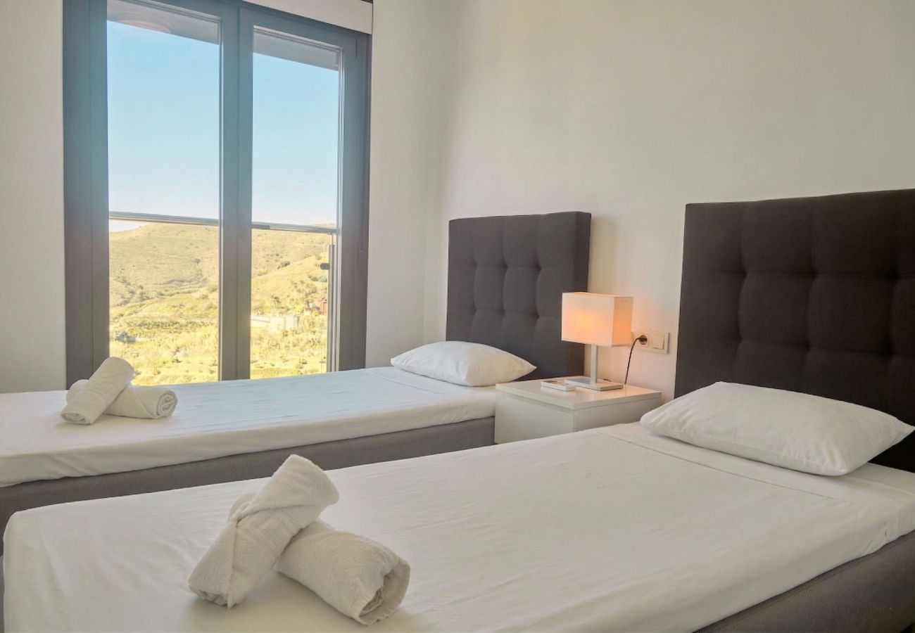 Appartement in Nerja - Penthouse Balcon del Mar D4: 3 Terrassen & Verwarmd Zwembad