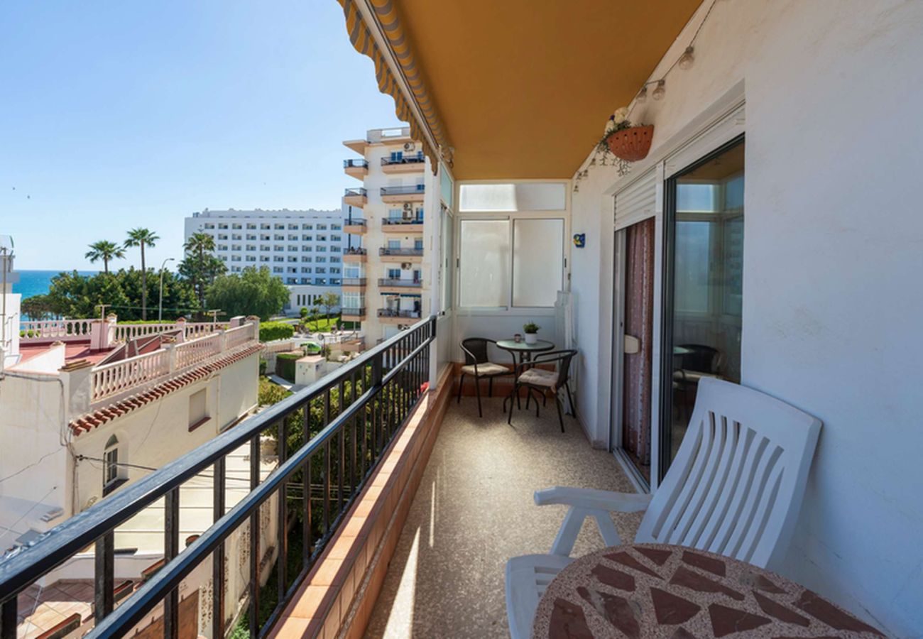 Privébalkon met ligstoelen en uitzicht op de Middellandse Zee, Albaida II 2B Nerja
