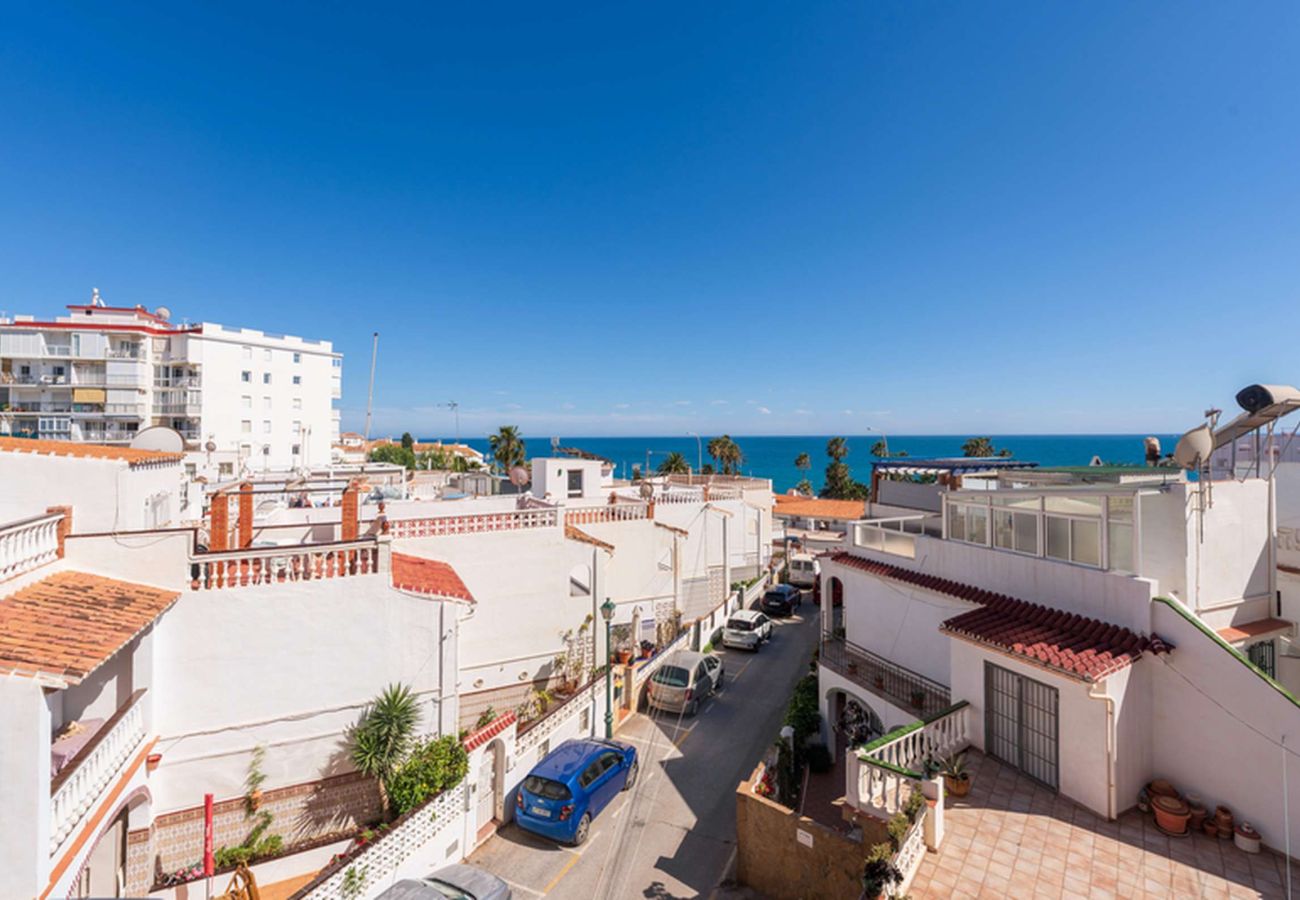 Zeezicht vanaf het op het zuiden gerichte balkon, Albaida II 2B Playa Torrecilla Nerja