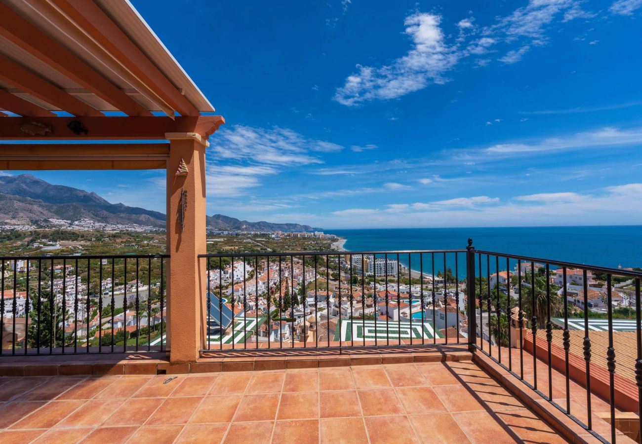 Bovenste terras verbonden met keuken en zeezicht, Villa Punta Lara 15 Nerja