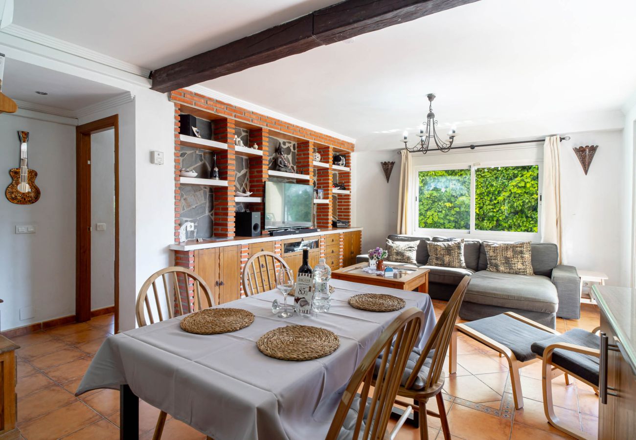 Appartement in Nerja - Tahiti 2 7: Familieappartement voor 4 personen aan het strand van Burriana in Nerja