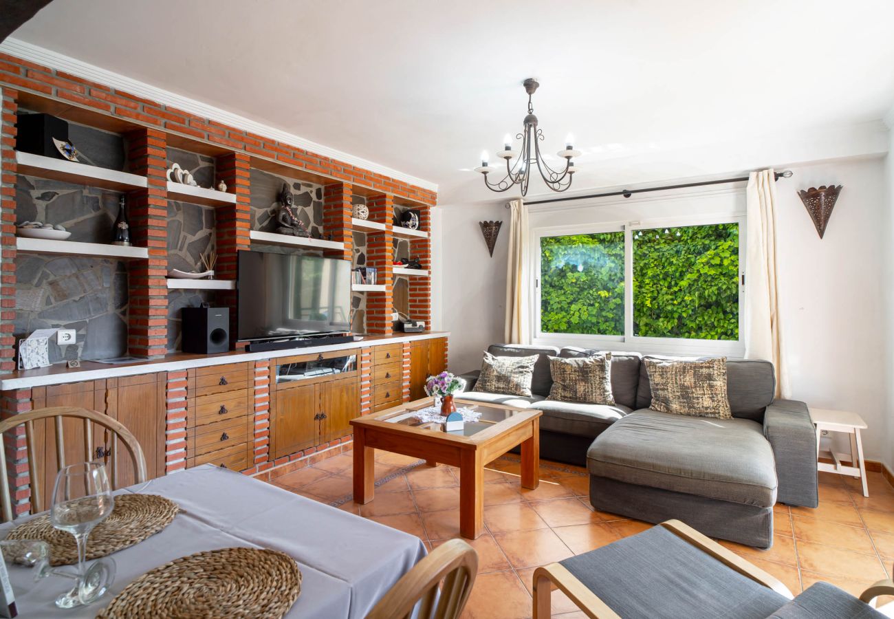 Appartement in Nerja - Tahiti 2 7: Familieappartement voor 4 personen aan het strand van Burriana in Nerja