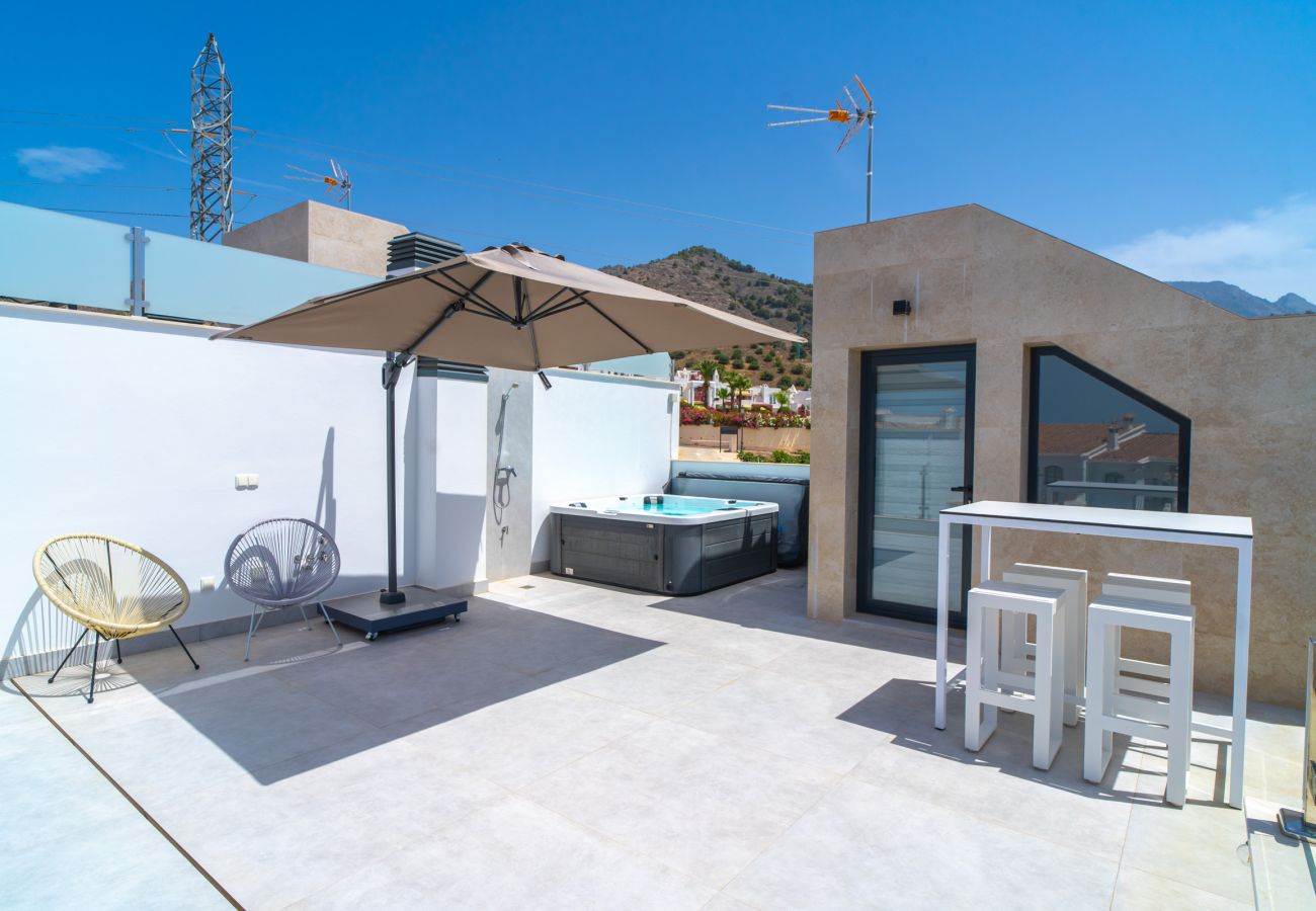 Villa in Nerja - Casa Mezcal - Villa voor 4 personen met privézwembad en jacuzzi in Nerja