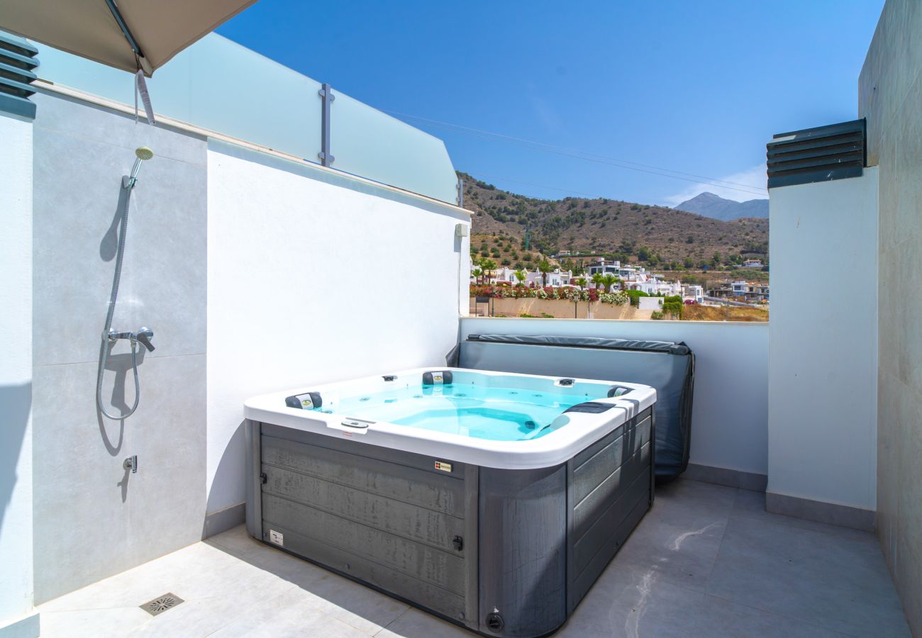 Villa in Nerja - Casa Mezcal - Villa voor 4 personen met privézwembad en jacuzzi in Nerja