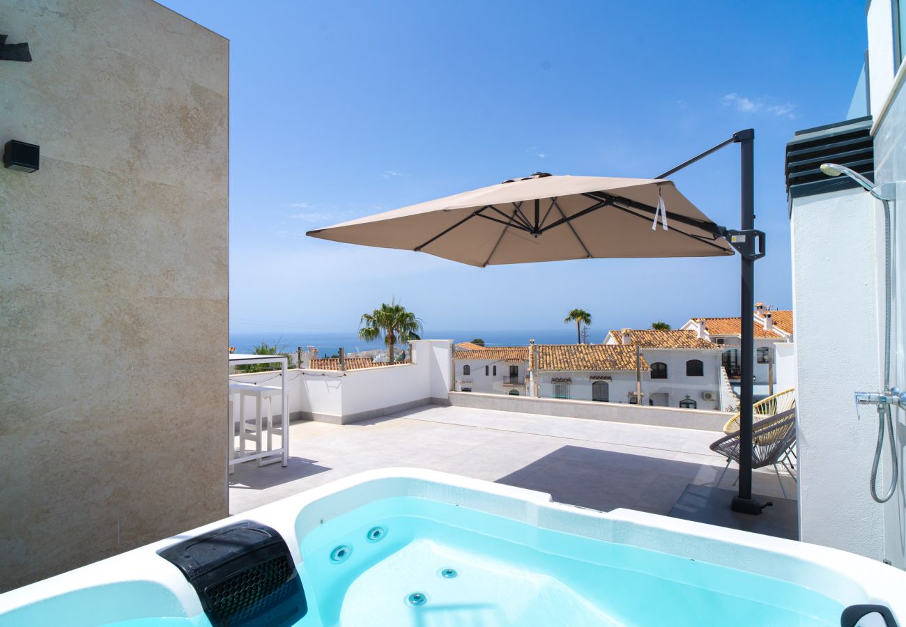 Villa in Nerja - Casa Mezcal - Villa voor 4 personen met privézwembad en jacuzzi in Nerja