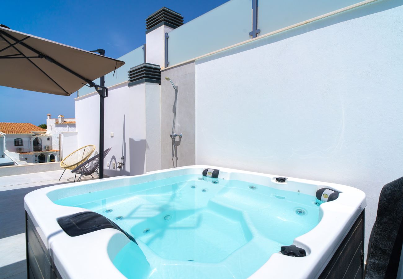 Villa in Nerja - Casa Mezcal - Villa voor 4 personen met privézwembad en jacuzzi in Nerja