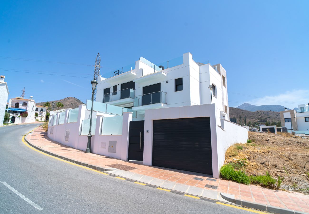 Villa in Nerja - Casa Mezcal - Villa voor 4 personen met privézwembad en jacuzzi in Nerja