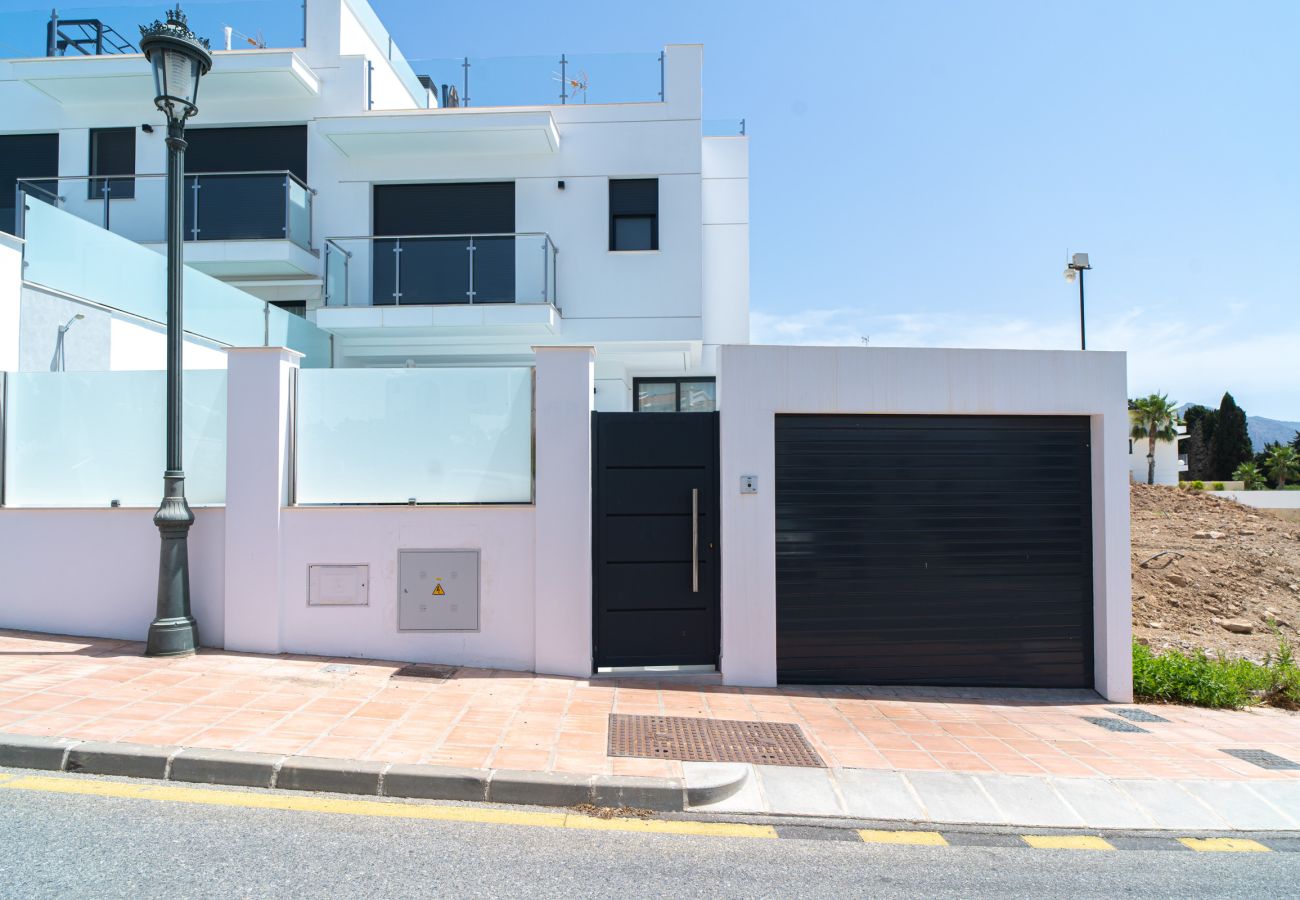 Villa in Nerja - Casa Mezcal - Villa voor 4 personen met privézwembad en jacuzzi in Nerja