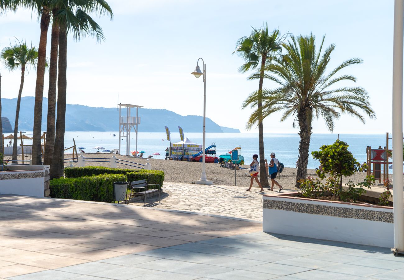 Strand van Burriana: vakantie in Nerja met Casasol
